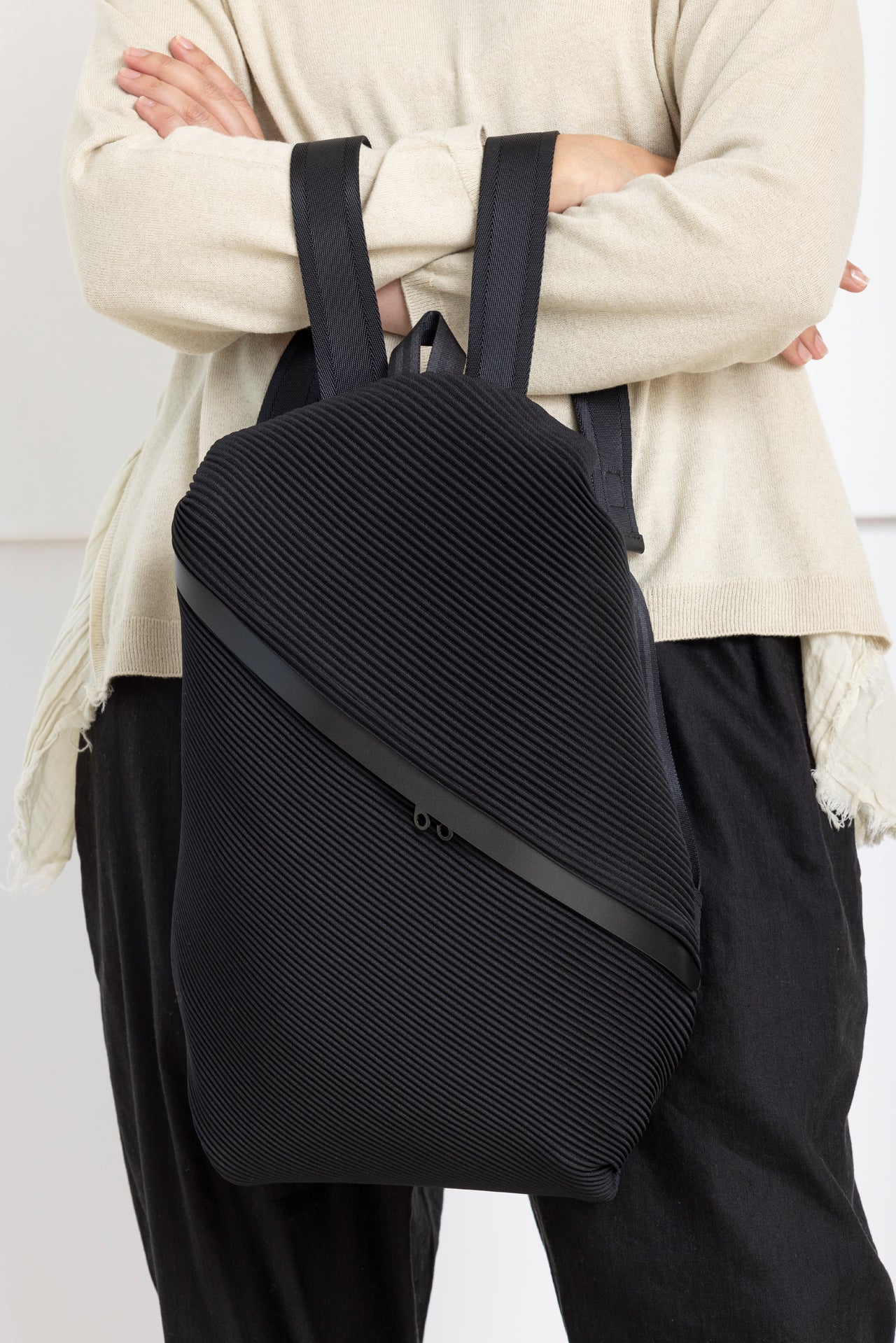 国内買付 PLEATS PLEASE ISSEY MIYAKE BIAS PLEATS BACKPACK BIAS PLEATS BACKPACK – ISSEY MIYAKE ONLINE STORE