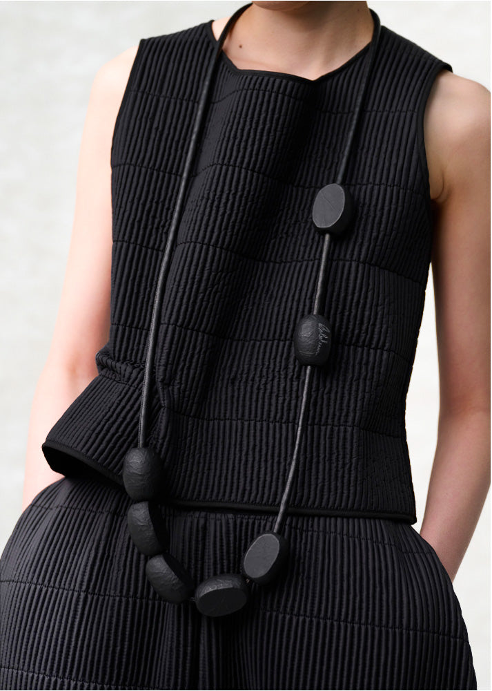 MARIA CALDERARA LOOP NECKLACE BLACK MATTE