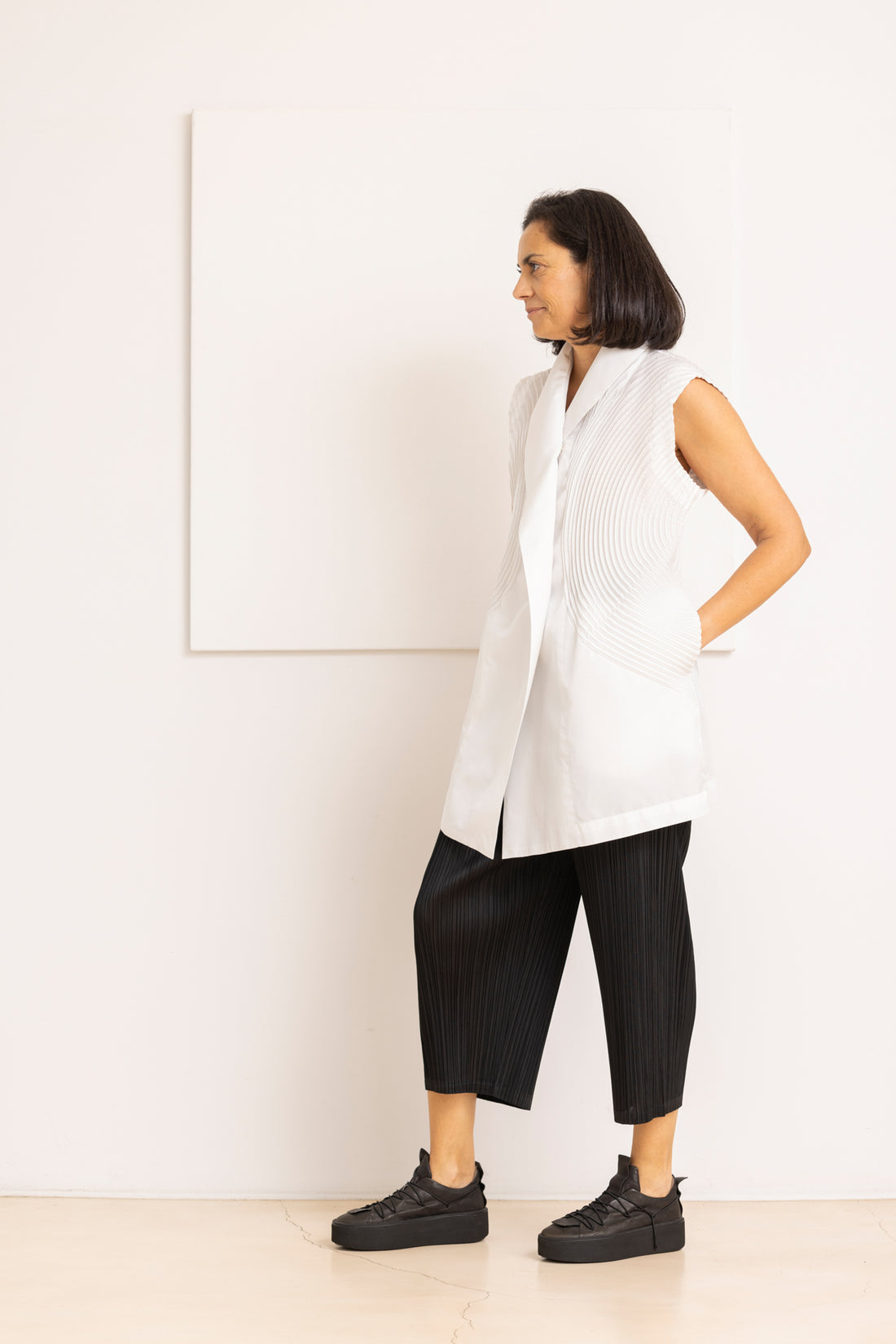 ISSEY MIYAKE VEST WHITE