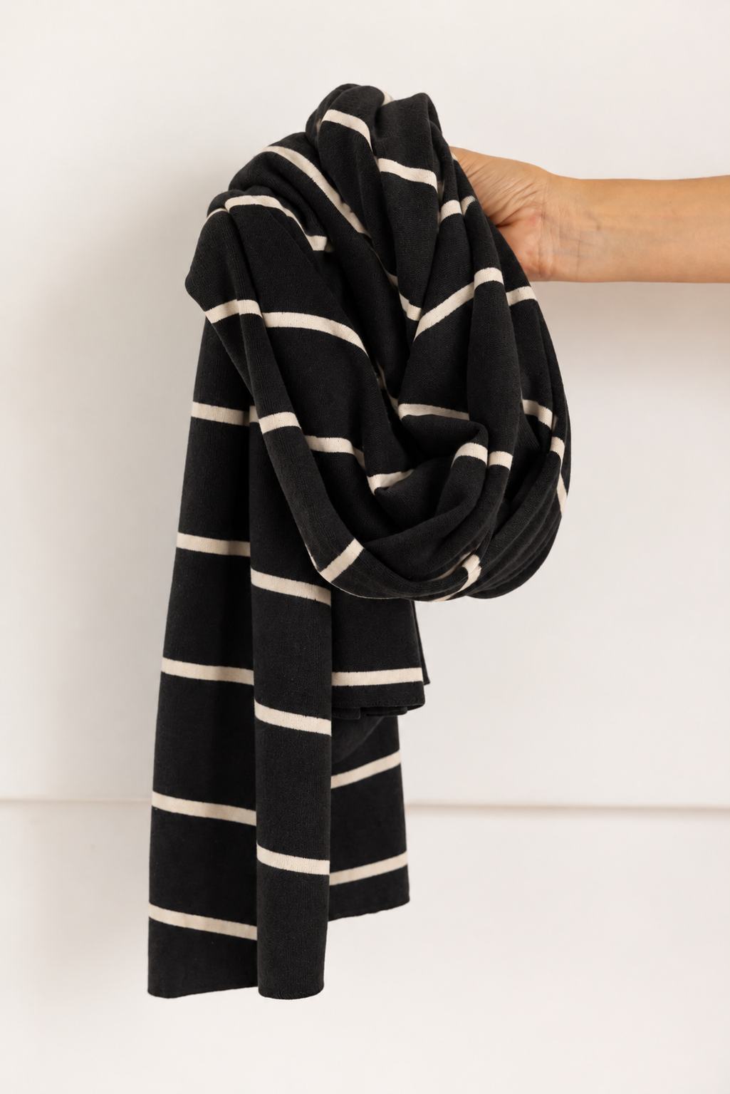 MAMA B segovia scarf black stripes – image 3