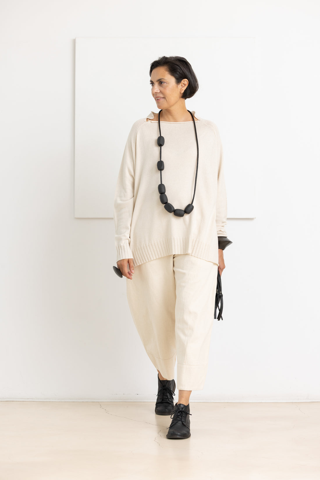 AEQUAMENTE TROUSERS CHALK