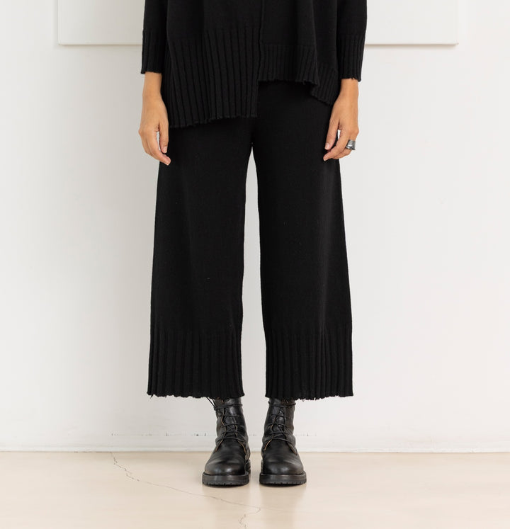 SERIE NUMERICA Pantalones de punto negros