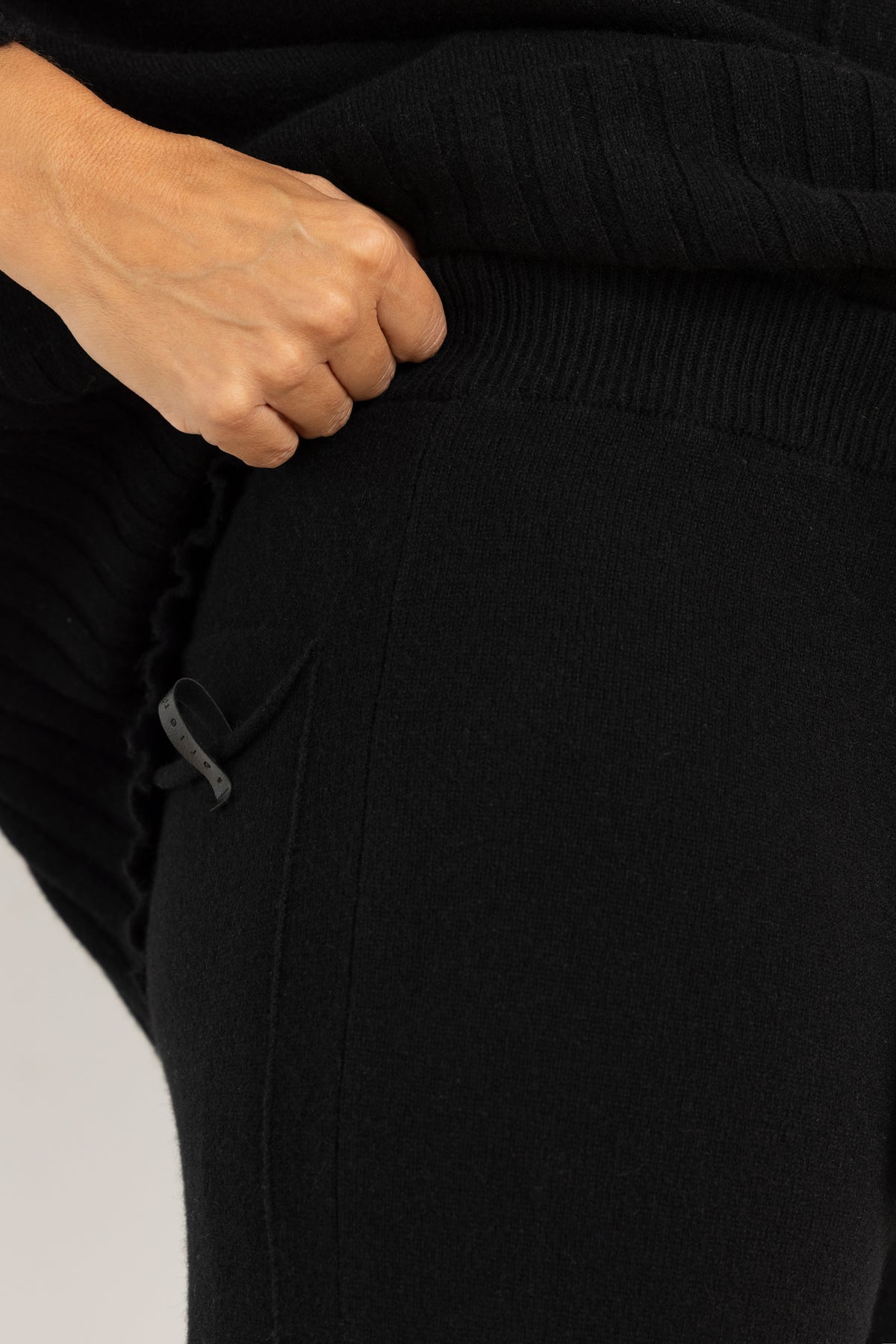 SERIE NUMERICA knitted pants black – image 6