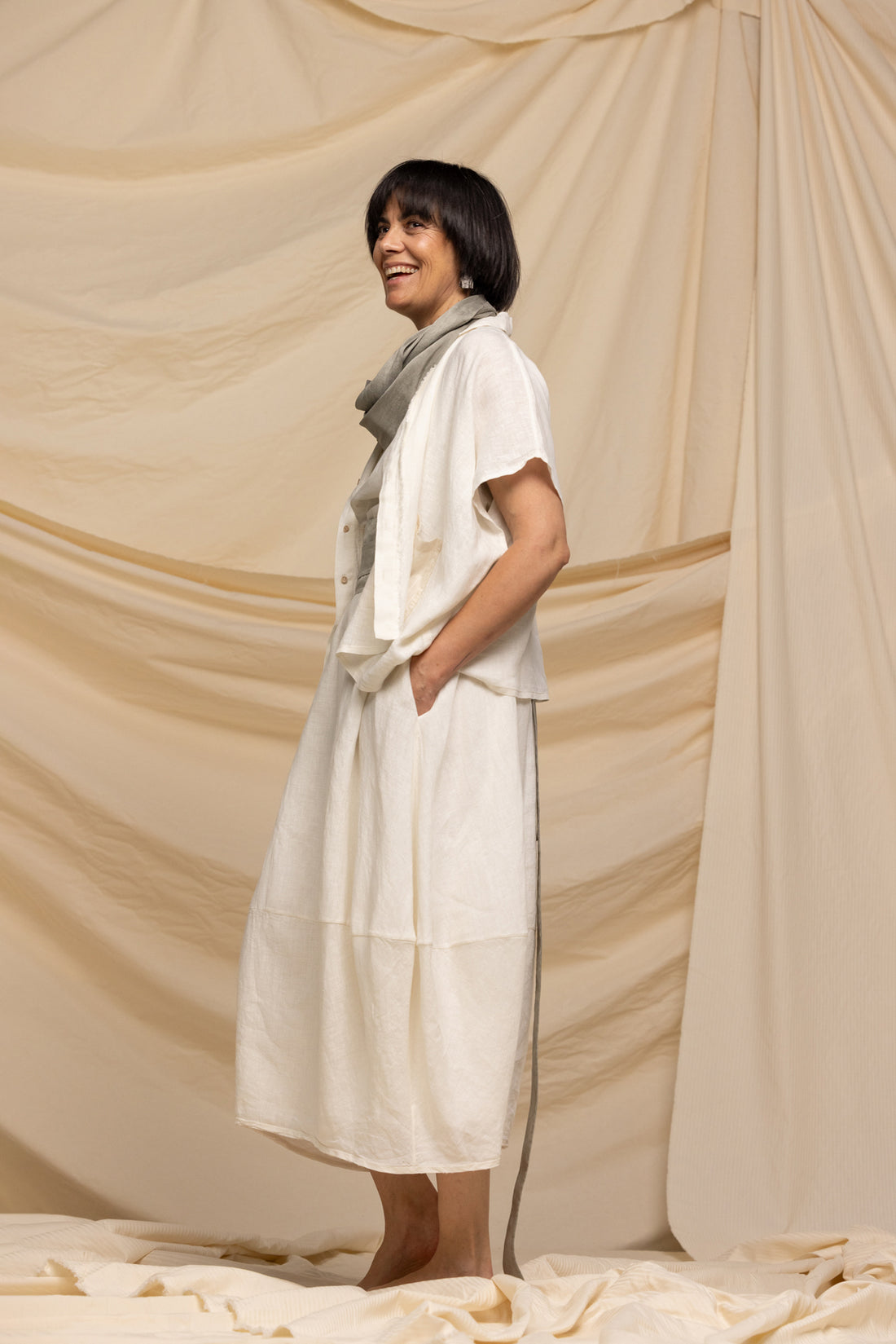 MIIYU LINEN SLEEVELESS SHIRT RAW BEIGE