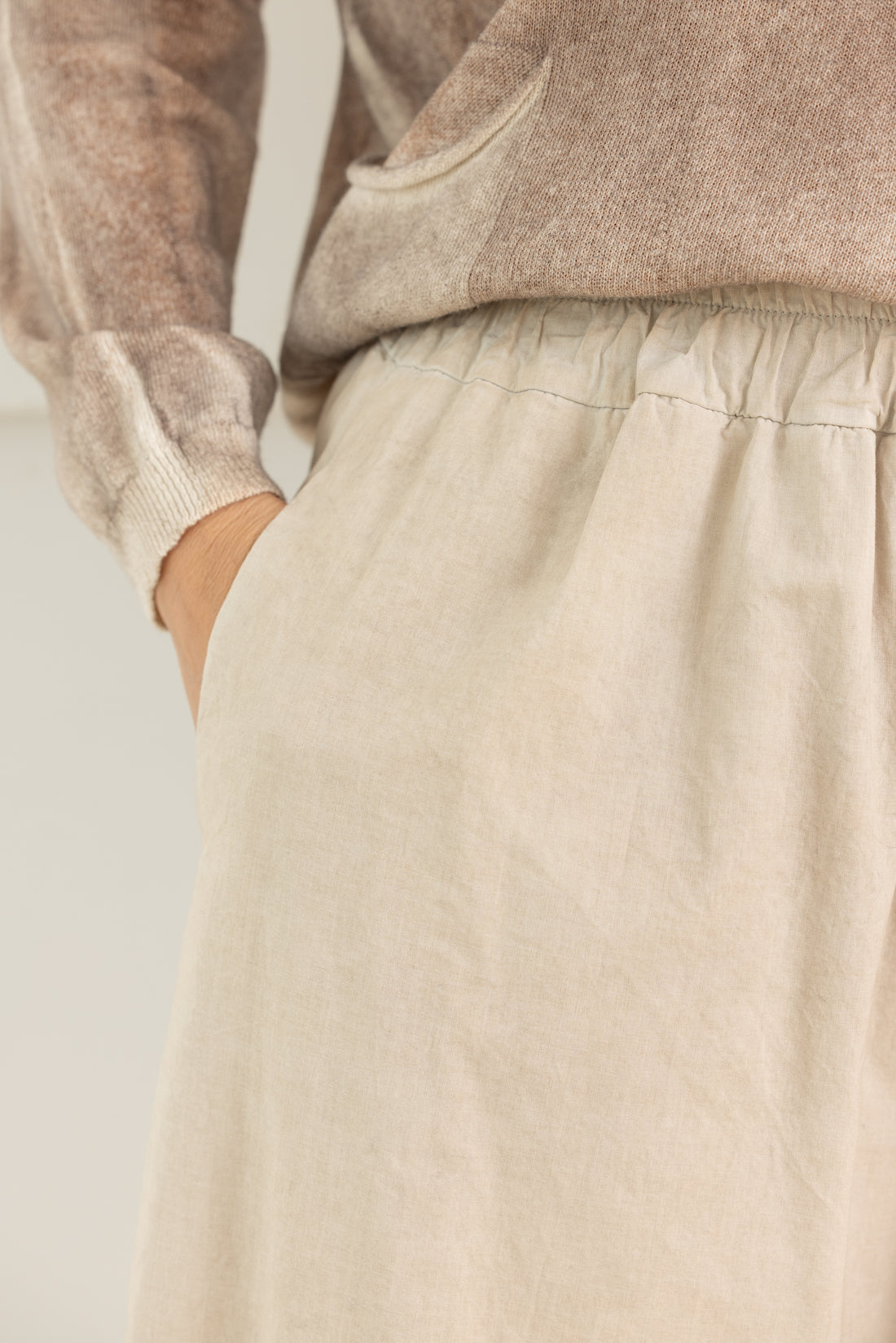 SANCTAMUERTE trousers sandshell