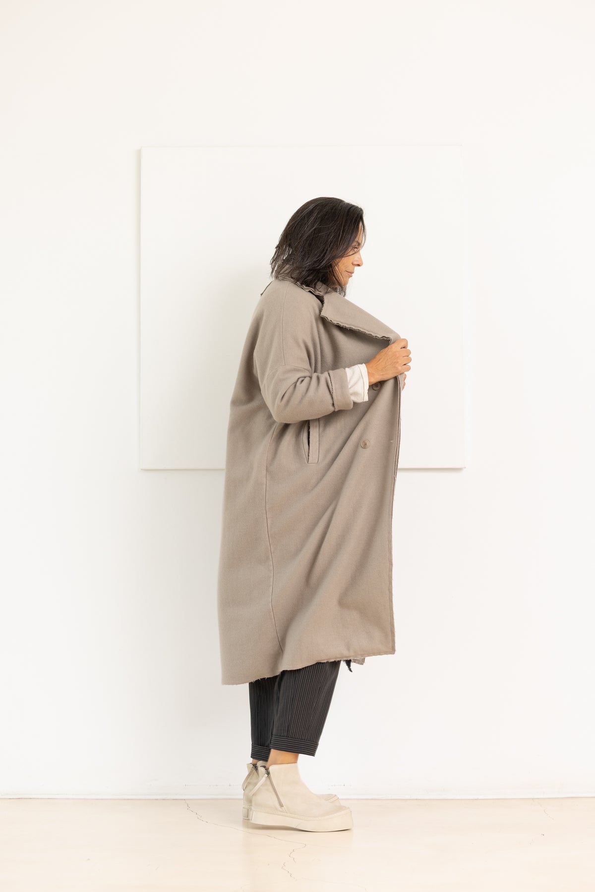 AEQUAMENTE long coat tortora – image 6