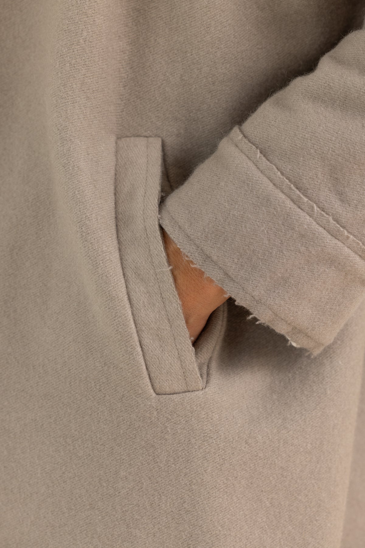 AEQUAMENTE long coat tortora – image 10