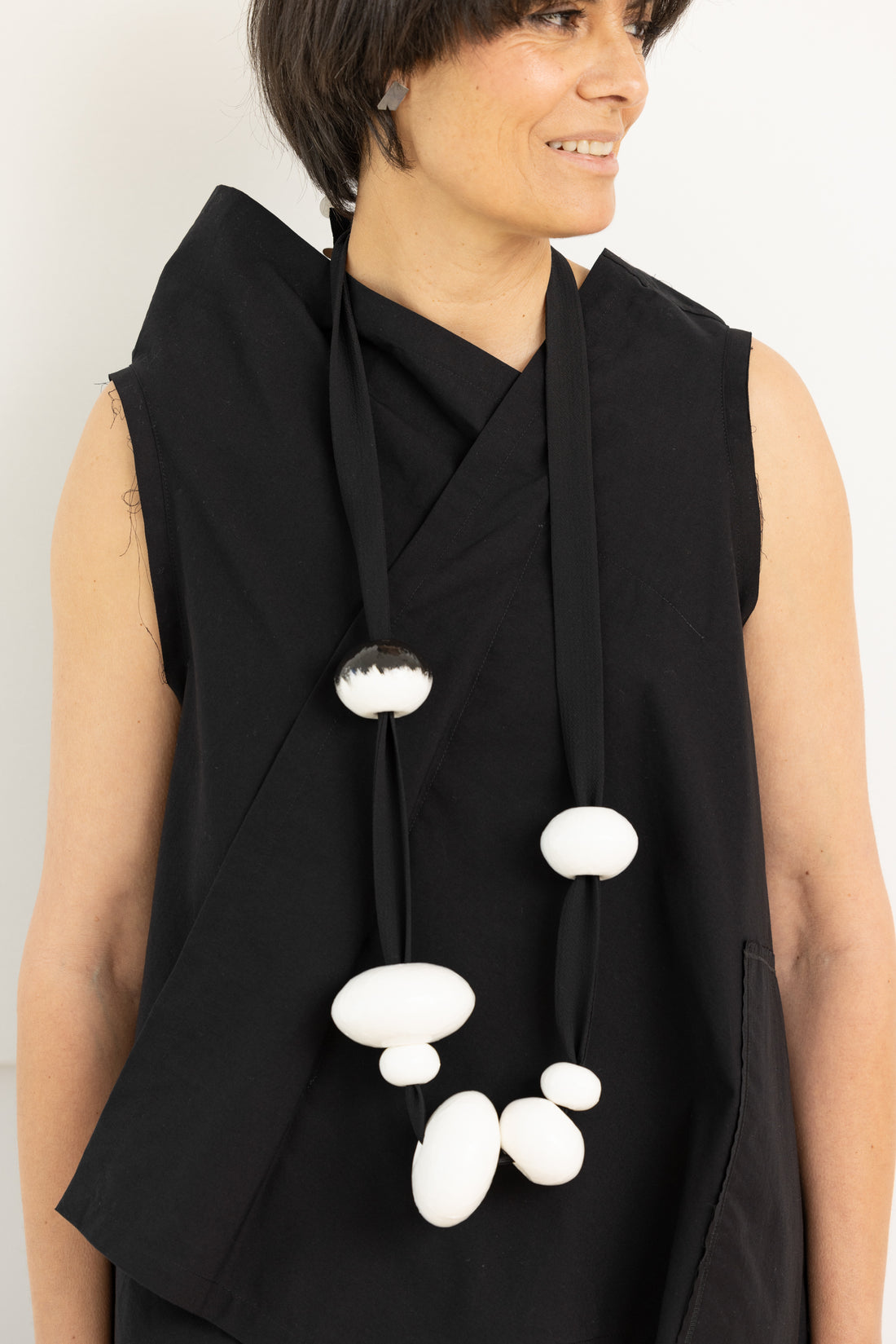 MARIA CALDERARA NECKLACE WHITE BLACK