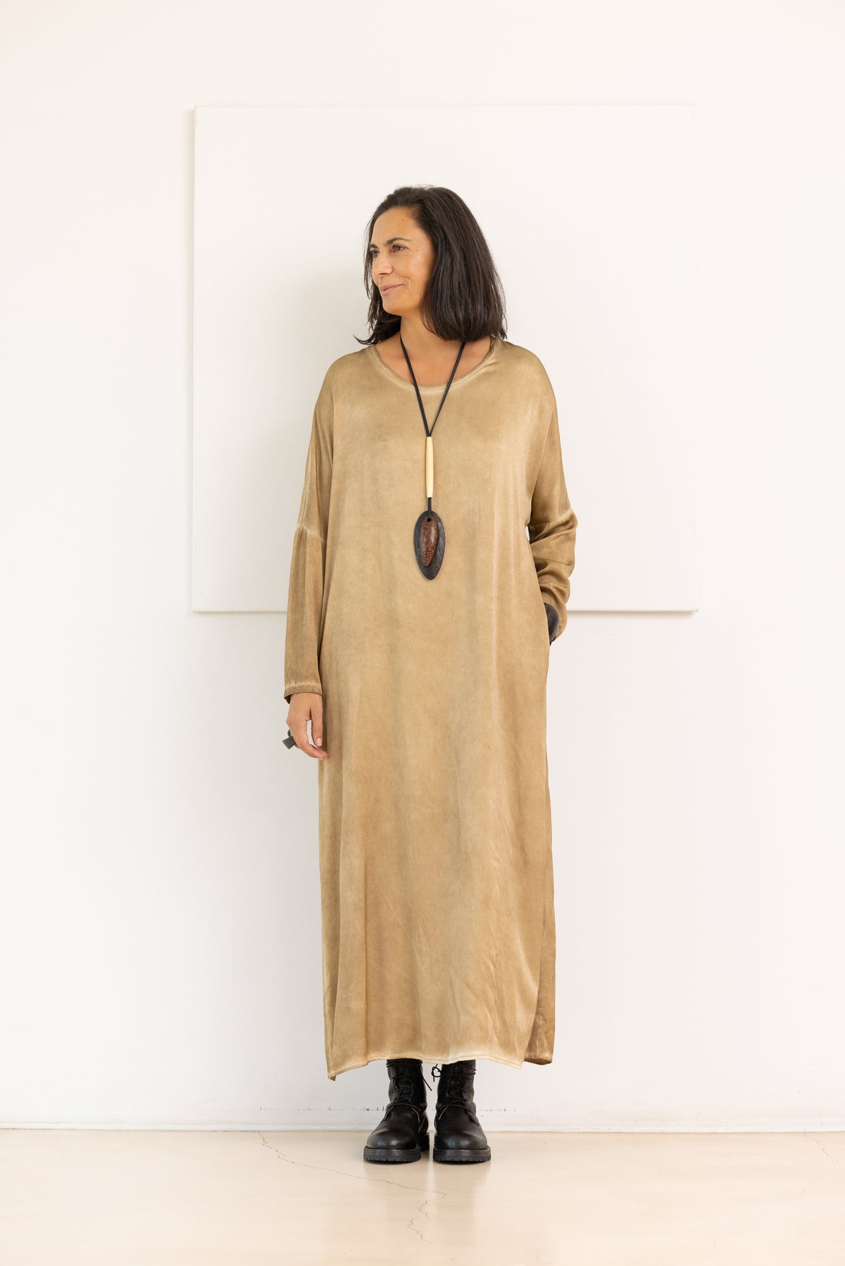 SANCTAMUERTE Vestido ámbar dorado – imagen 3
