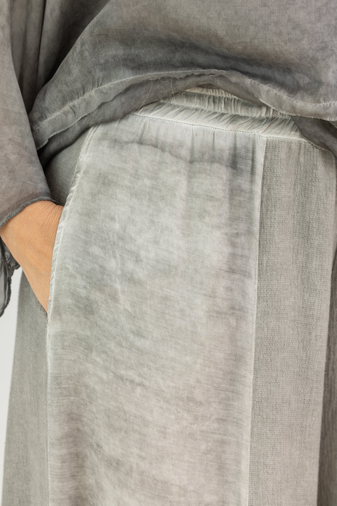 SANCTAMUERTE pants silver pearl