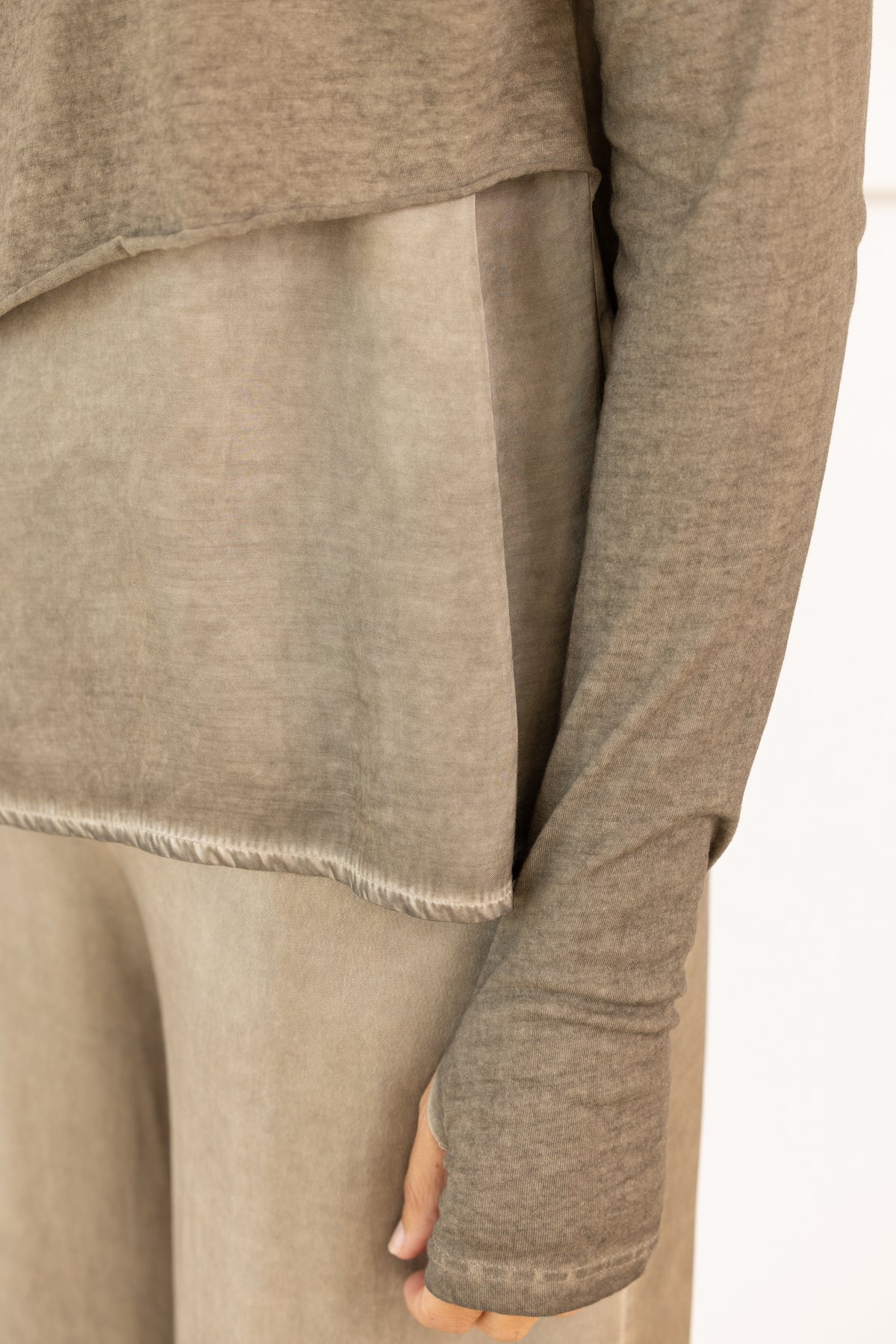 SANCTAMUERTE Top beige grisáceo – imagen 7