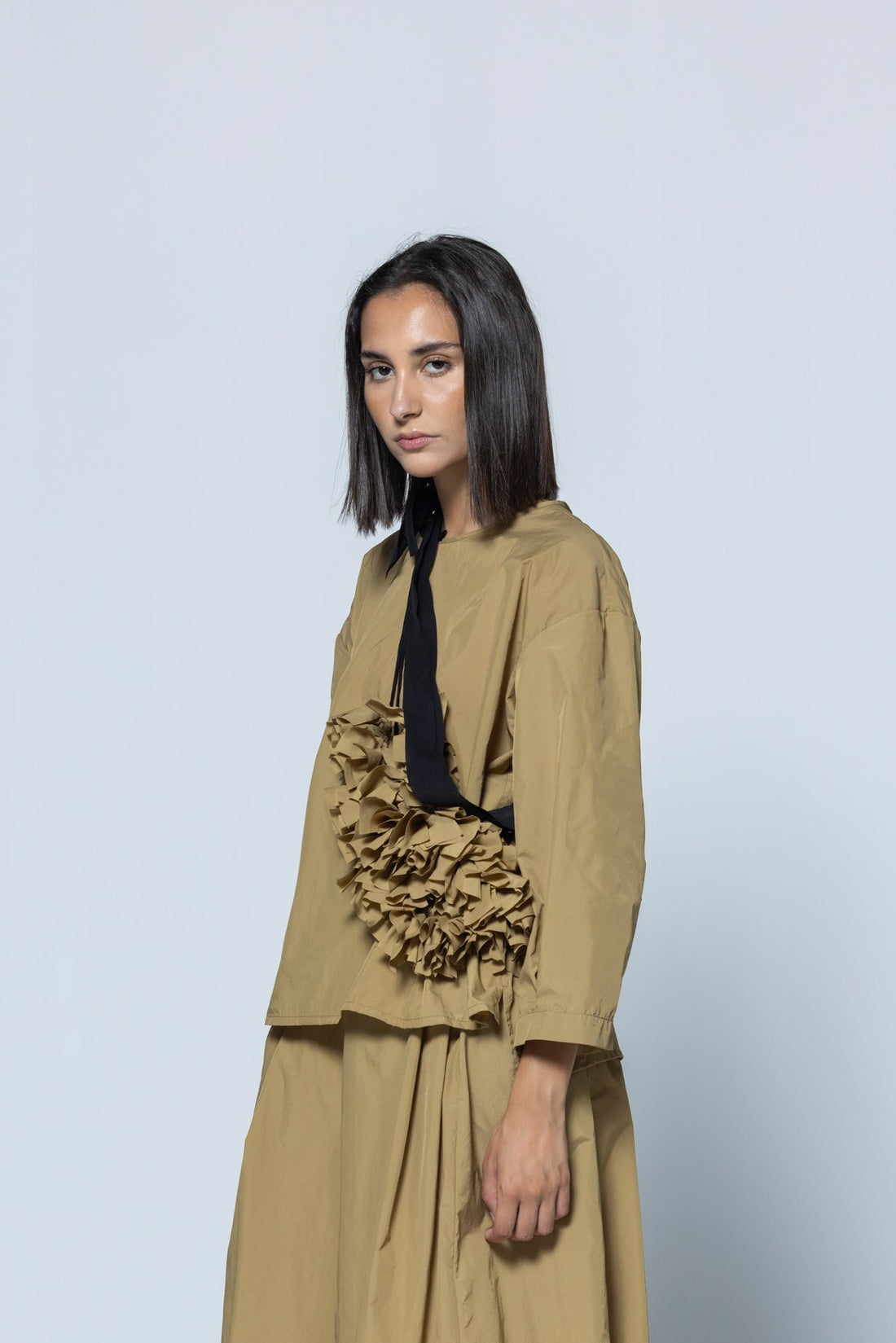 MIIYU KUMO Top ocre com bolso