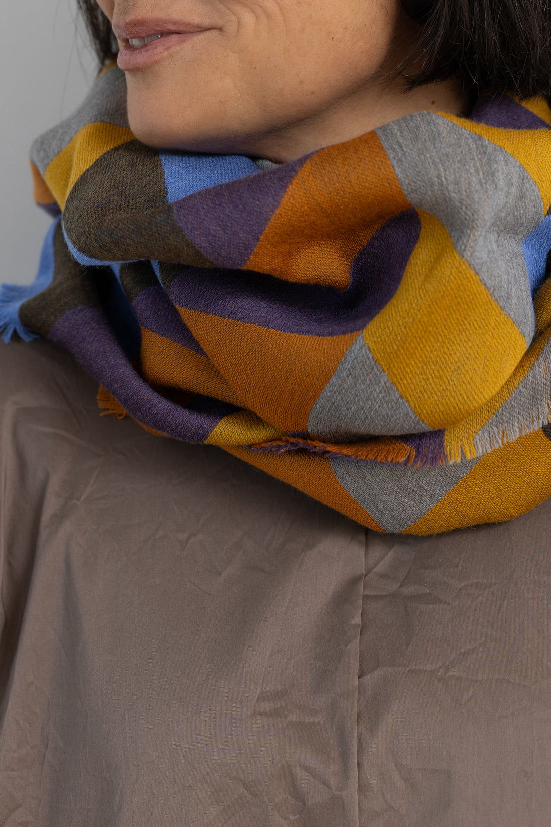 TRAITS SCARF TABI COL 2