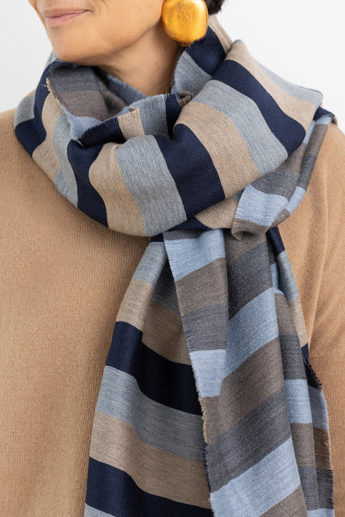 TRAITS SCARF LILY COL 1