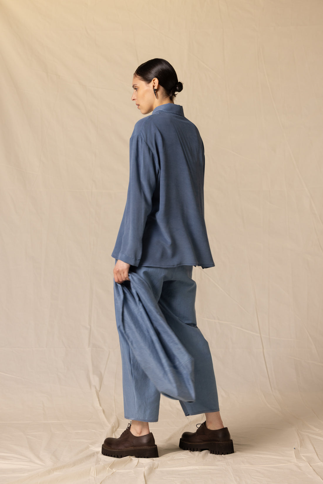 MIIYU silk straight shirt indigo