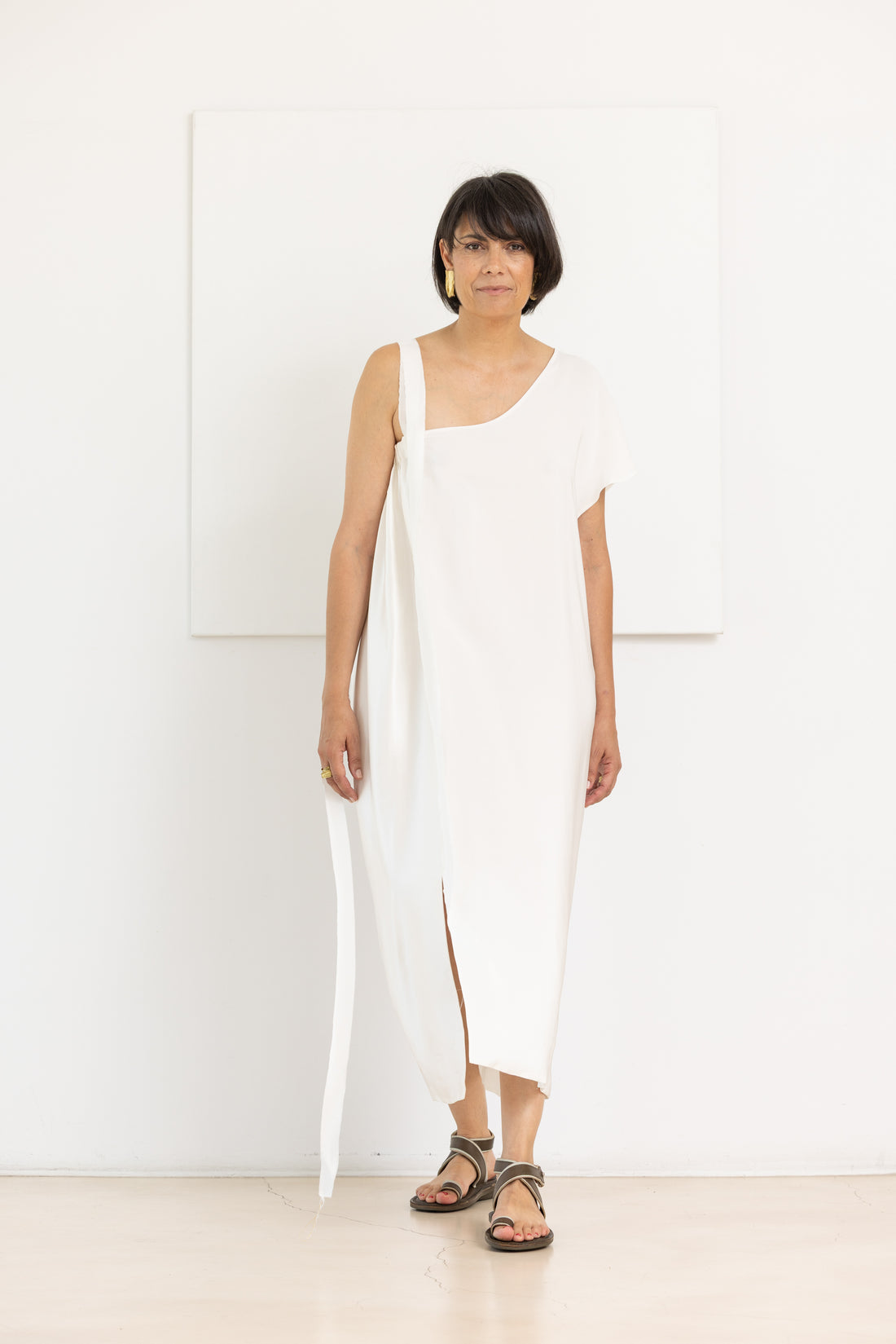 MIIYU silk crepe shoulder dress off white