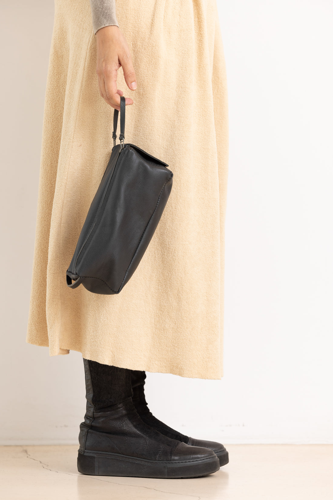 CARE BAG LEATHER BLACK