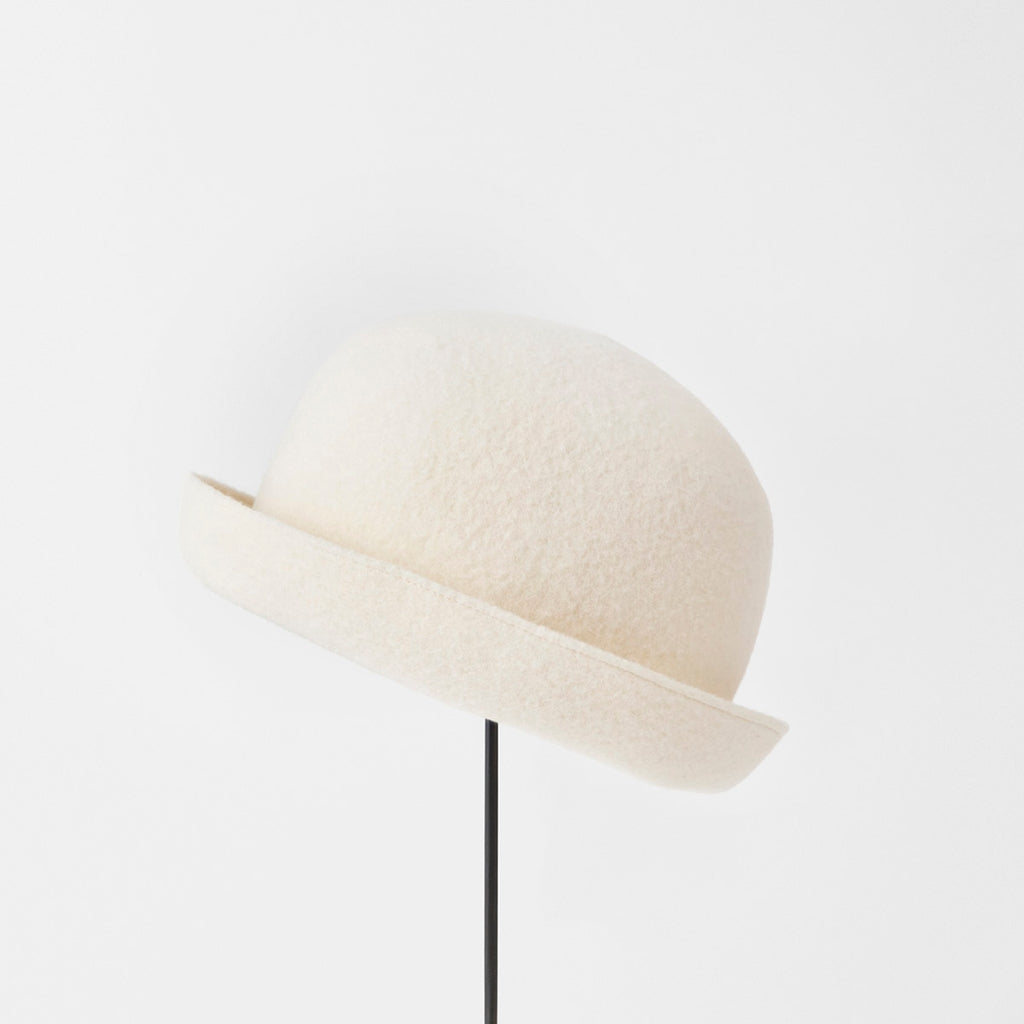 MATURE lambswool hat raw white