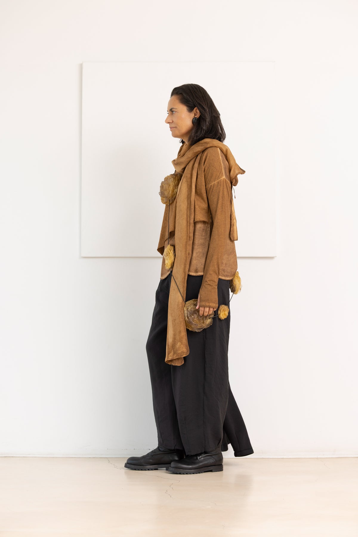 SANCTAMUERTE Bufanda cognac – imagen 3