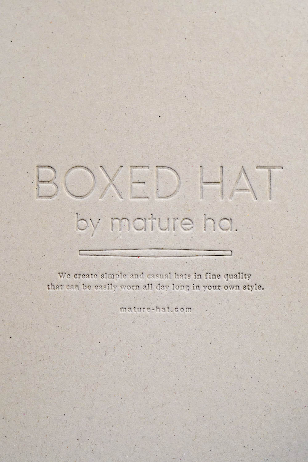 MATURE BOXED HAT CHARCOAL ROSE