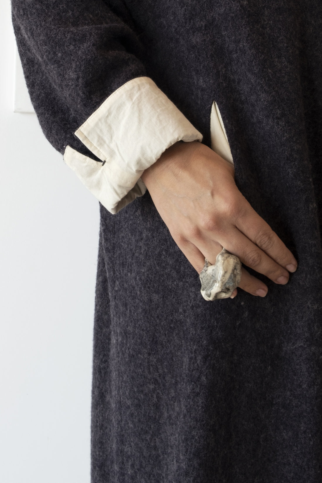 ISABEL QUARESMA GREY CERAMIC RING